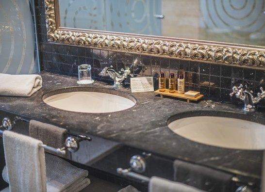 Habitación doble clásica con acceso al Manantial y Aquaxana Blau Gran Hotel Las Caldas Asturias Habitación doble clásica con acceso al Manantial y Aquaxana Blau Gran Hotel Las Caldas Asturias