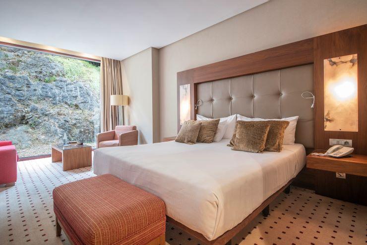 Habitación doble superior con acceso al Manantial y Aquaxana Blau Gran Hotel Las Caldas Asturias Habitación doble superior con acceso al Manantial y Aquaxana Blau Gran Hotel Las Caldas Asturias